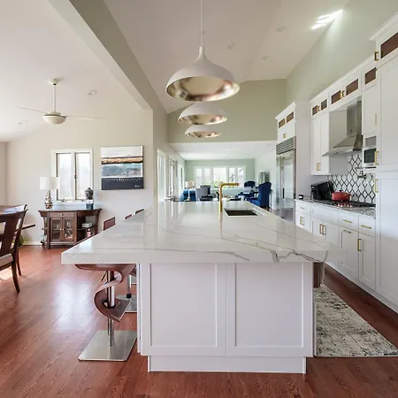 2-Acre Highland Park Retreat With Heated Pool ~ 5* Villa