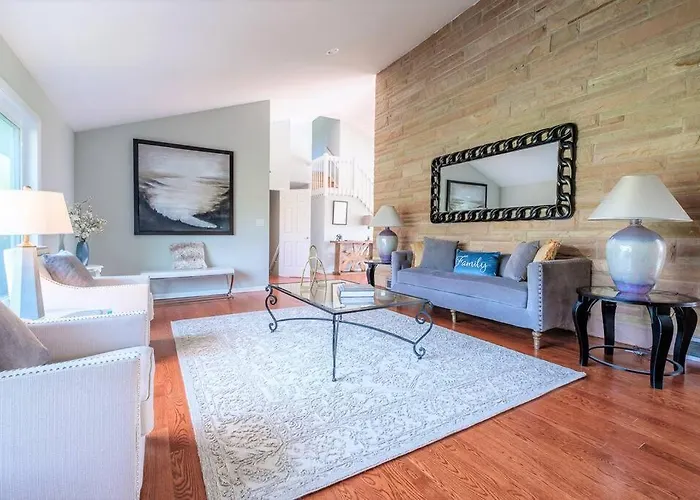 2-acre Retreat With Heated Pool ~ 5* * Highland Park
