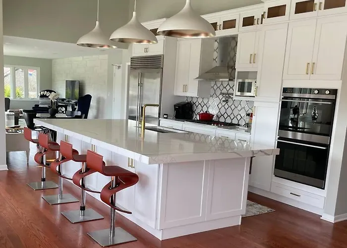 2-acre Retreat With Heated Pool ~ 5* Highland Park
